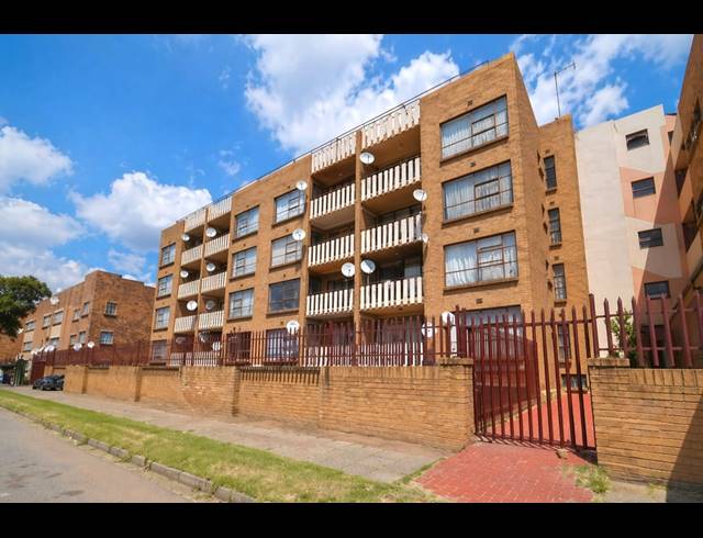 3 BEDROOM FLAT FOR SALE IN VEREENIGING CENTRAL